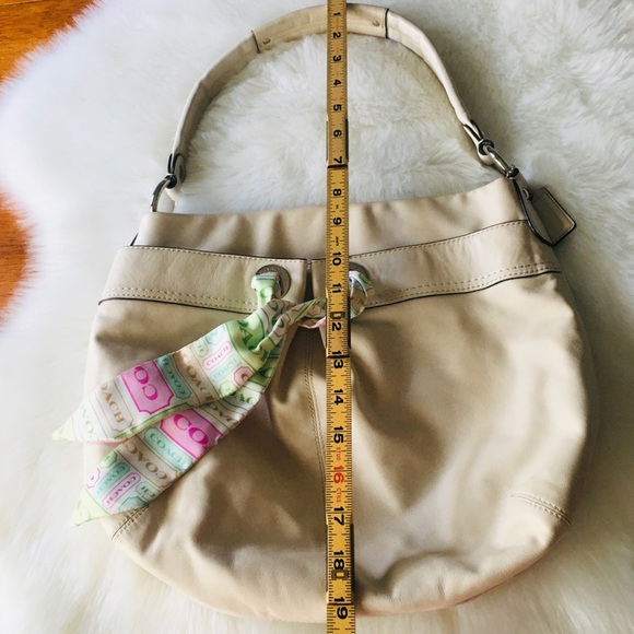 Coach Ivory leather Hobo bag - Picture 11 of 14